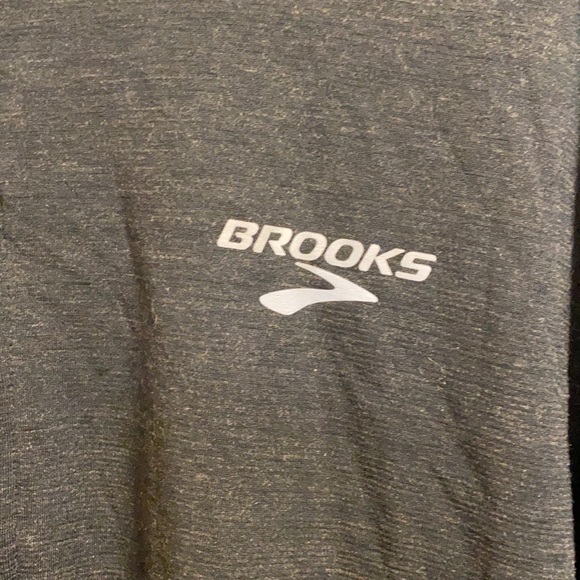 Brooks long sleeve 1/4 zip size M - Picture 2 of 5
